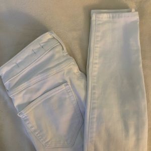 white skinny jeans 🐩